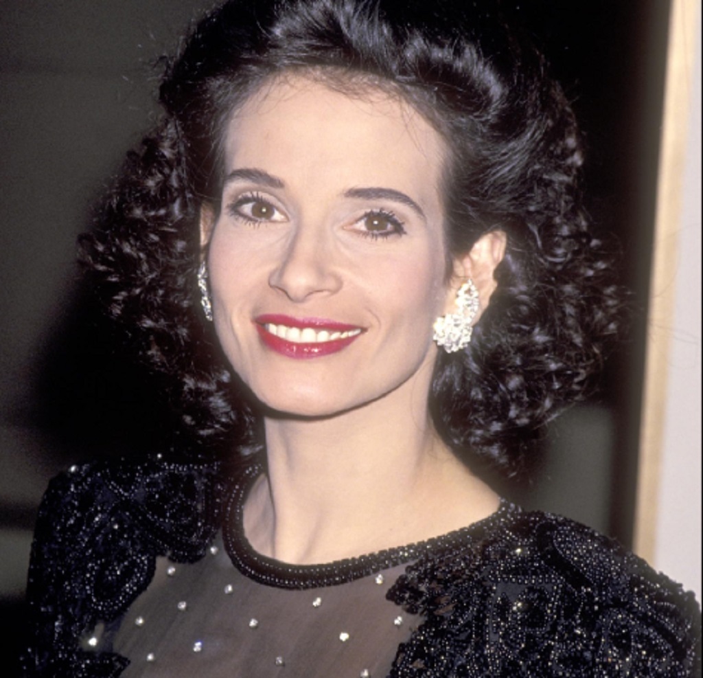 Is Zoe Saldana Related To Theresa Saldana