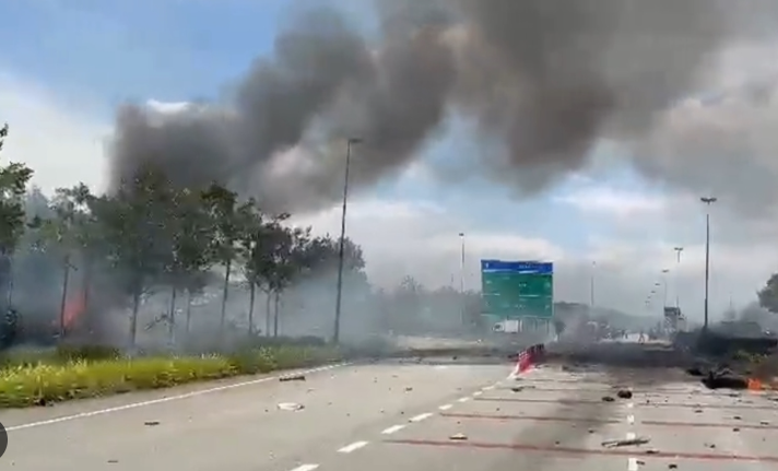 Pengenalan kepada Masalah: Kecelakaan Pesawat Terhempas di Kawasan Perumahan di Shah Alam, Malaysia