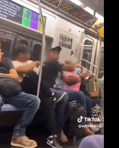 Ver Vídeo Completo: Codazo En El Metro De NewYork