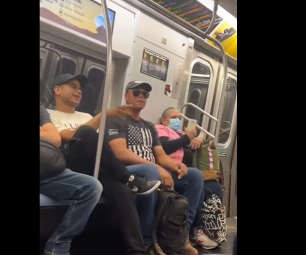 Ver Vídeo Completo: Codazo En El Metro De NewYork