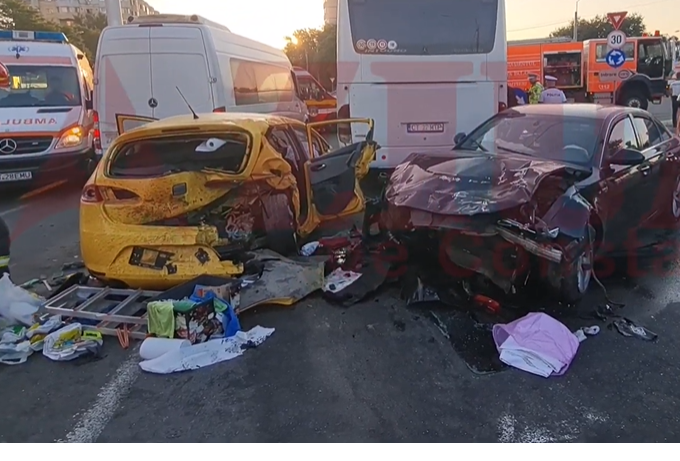 Accident la sensul giratoriu Cora