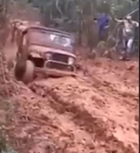 Jeep Stuck in Mud: Chain Breaks Video