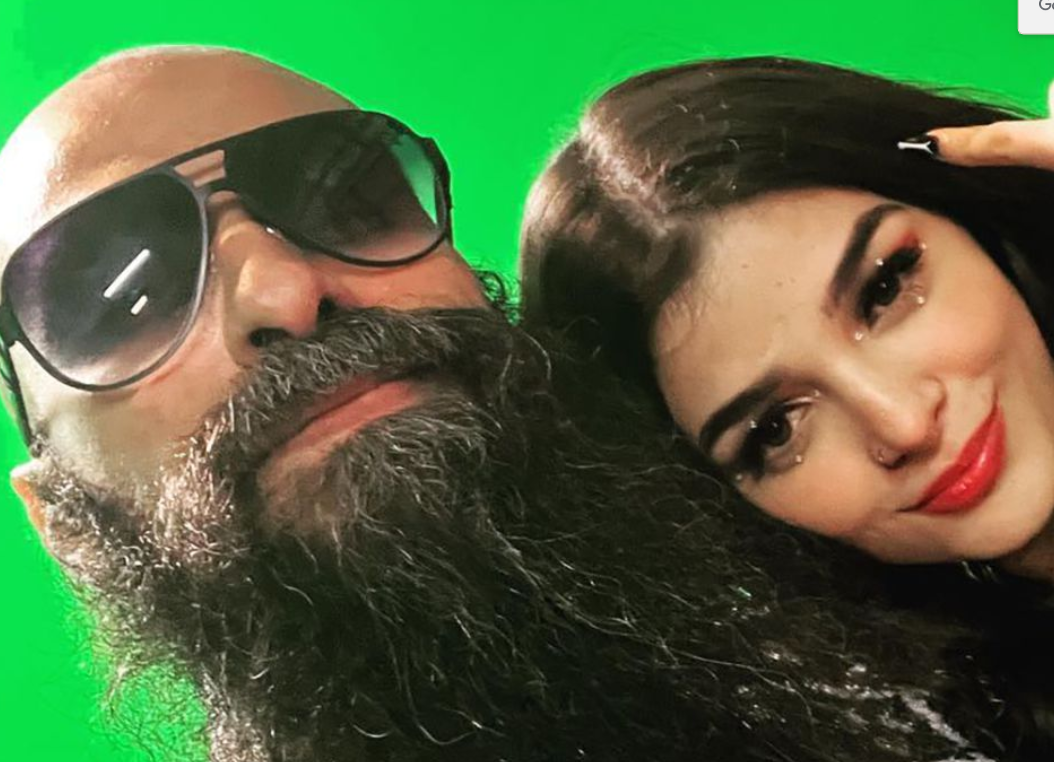 Colaboración de Karely Ruiz y Babo