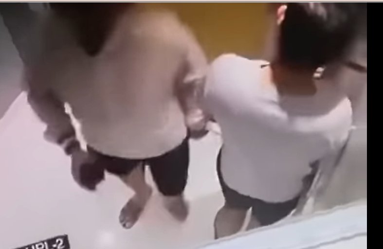 Video jovian dalam lif