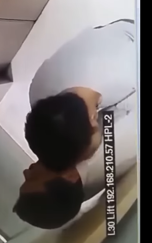 Video jovian dalam lif