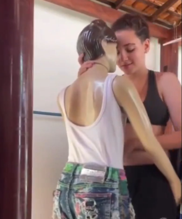 Vídeo da Souza com o Manequim